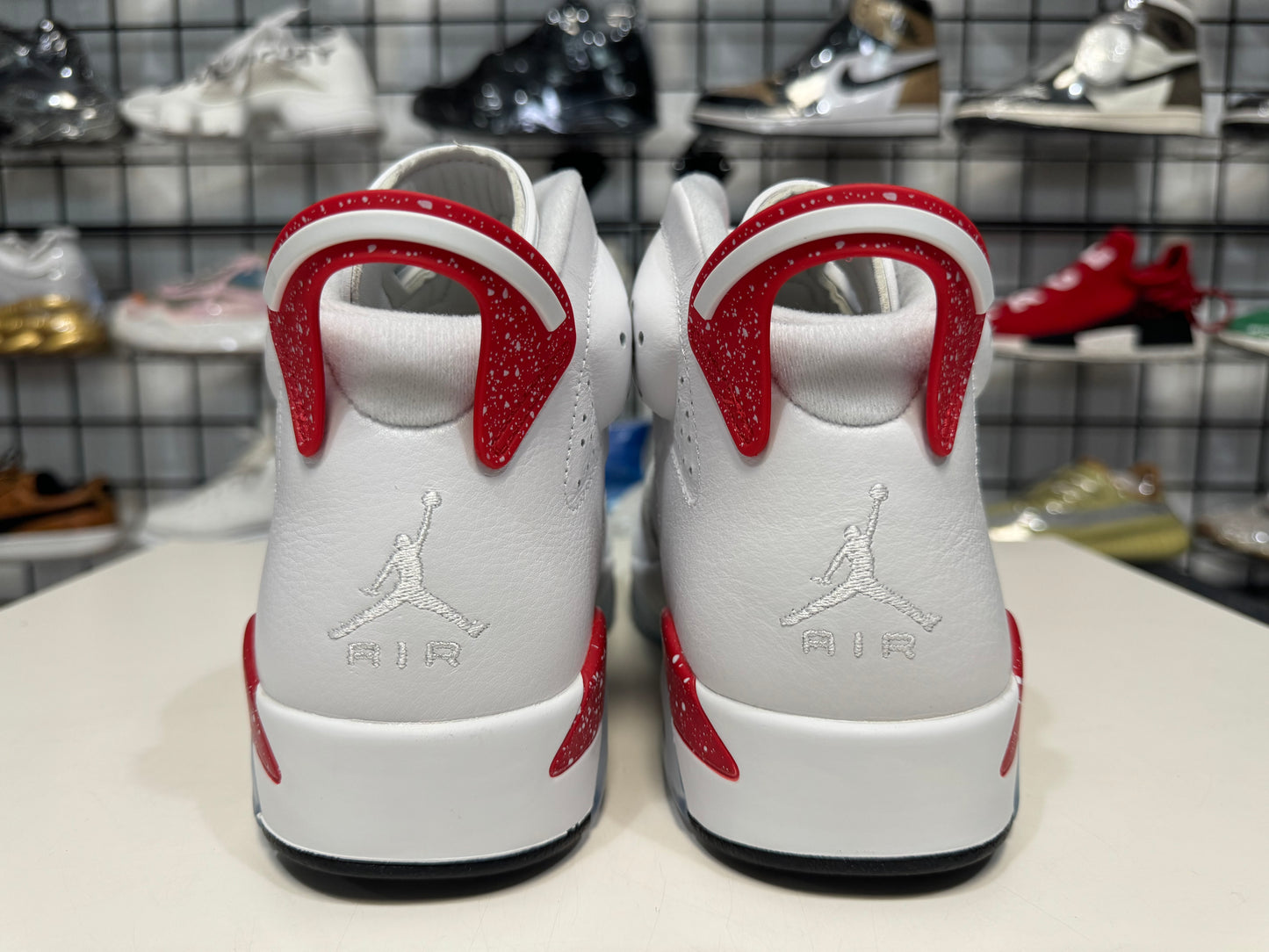Brand New Jordan 6 Red Oreo size 10