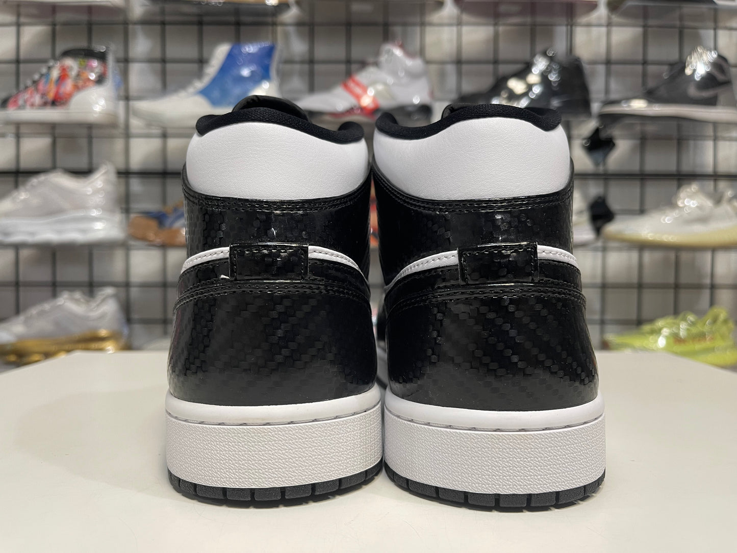 Brand New Jordan 1 Mid Carbon Fiber size 13